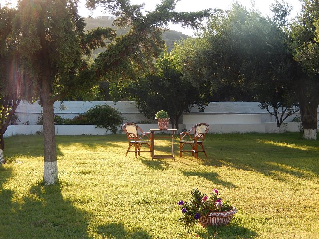 Deidamia Hotel Скирос Екстериор снимка