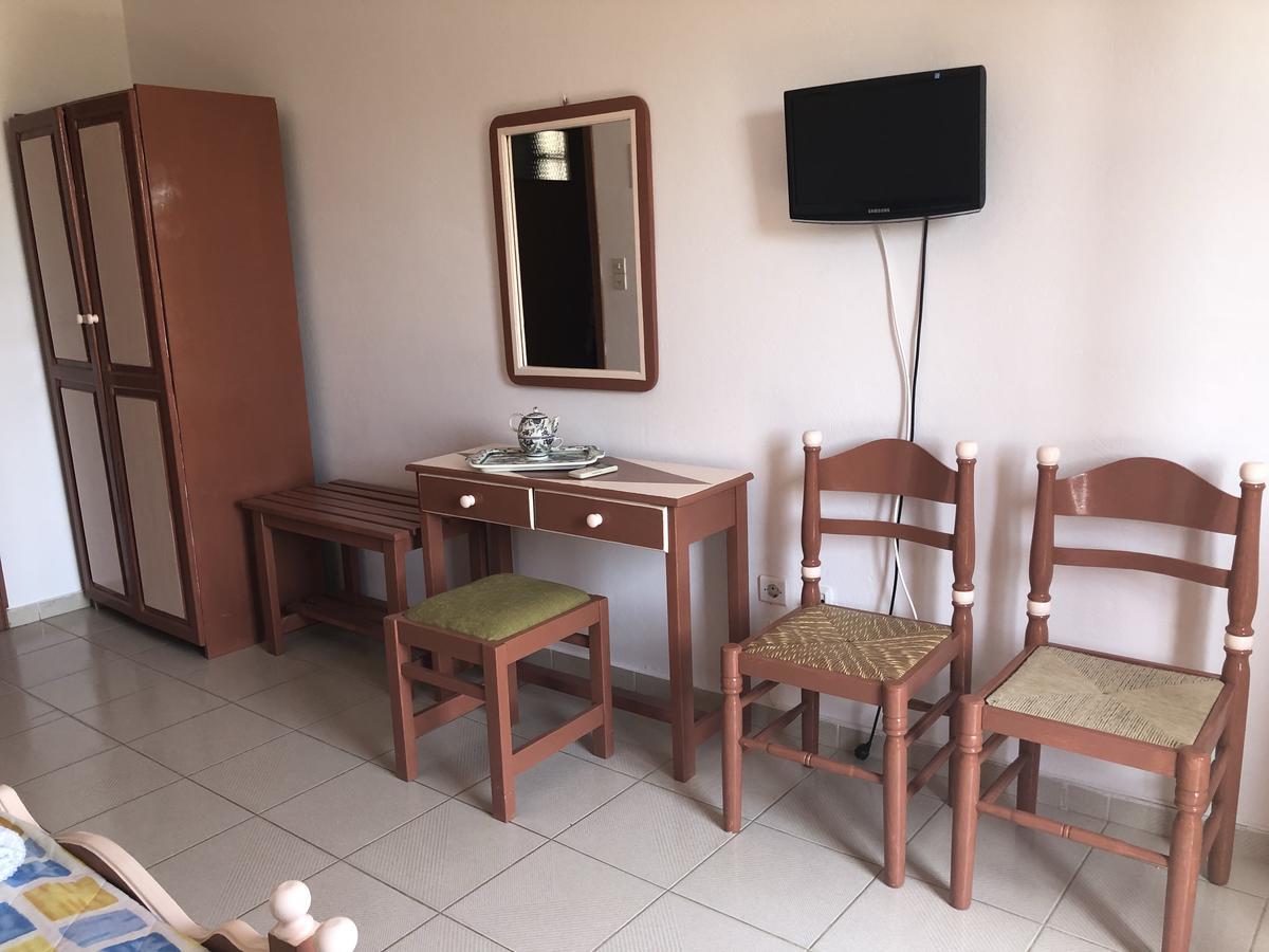 Deidamia Hotel Скирос Екстериор снимка